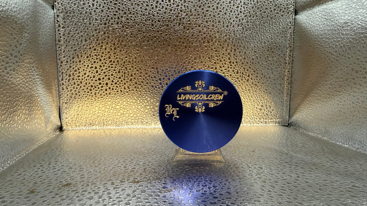Black Leaf Grinder mit LivingSoilCrew Logo